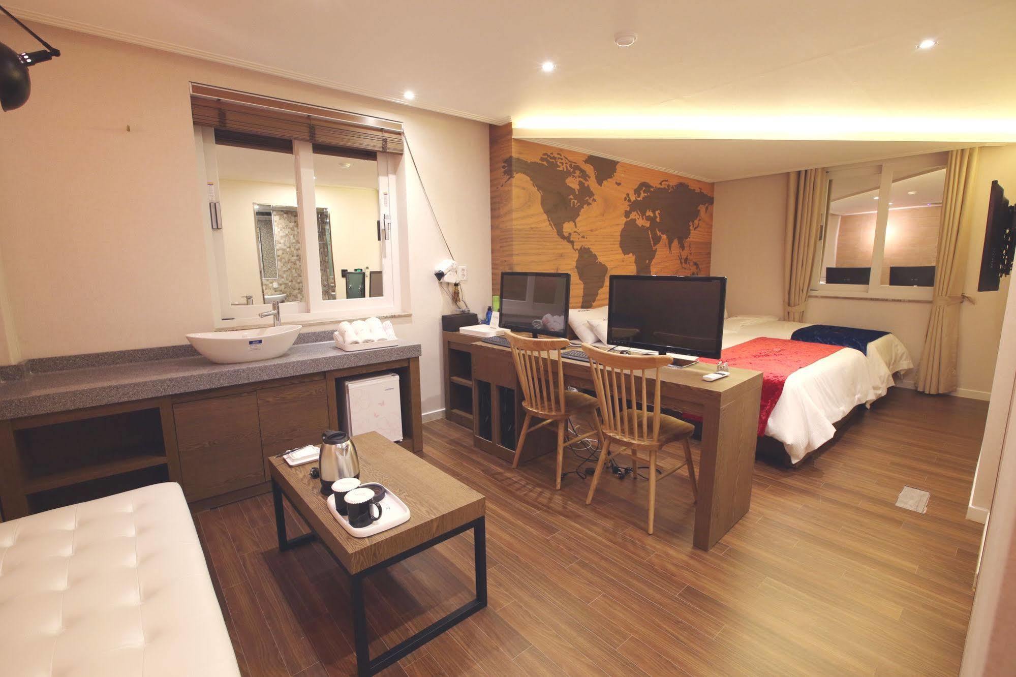 Jeju Lux Hotel Ojo-ri Exterior photo
